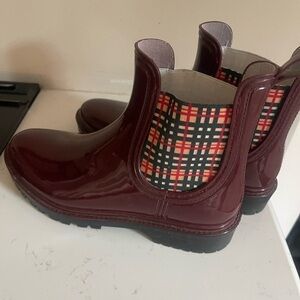 Women’s plaid rain boots